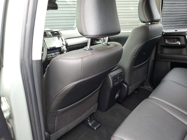 4369c9d73d964f67b0c018190d32b836